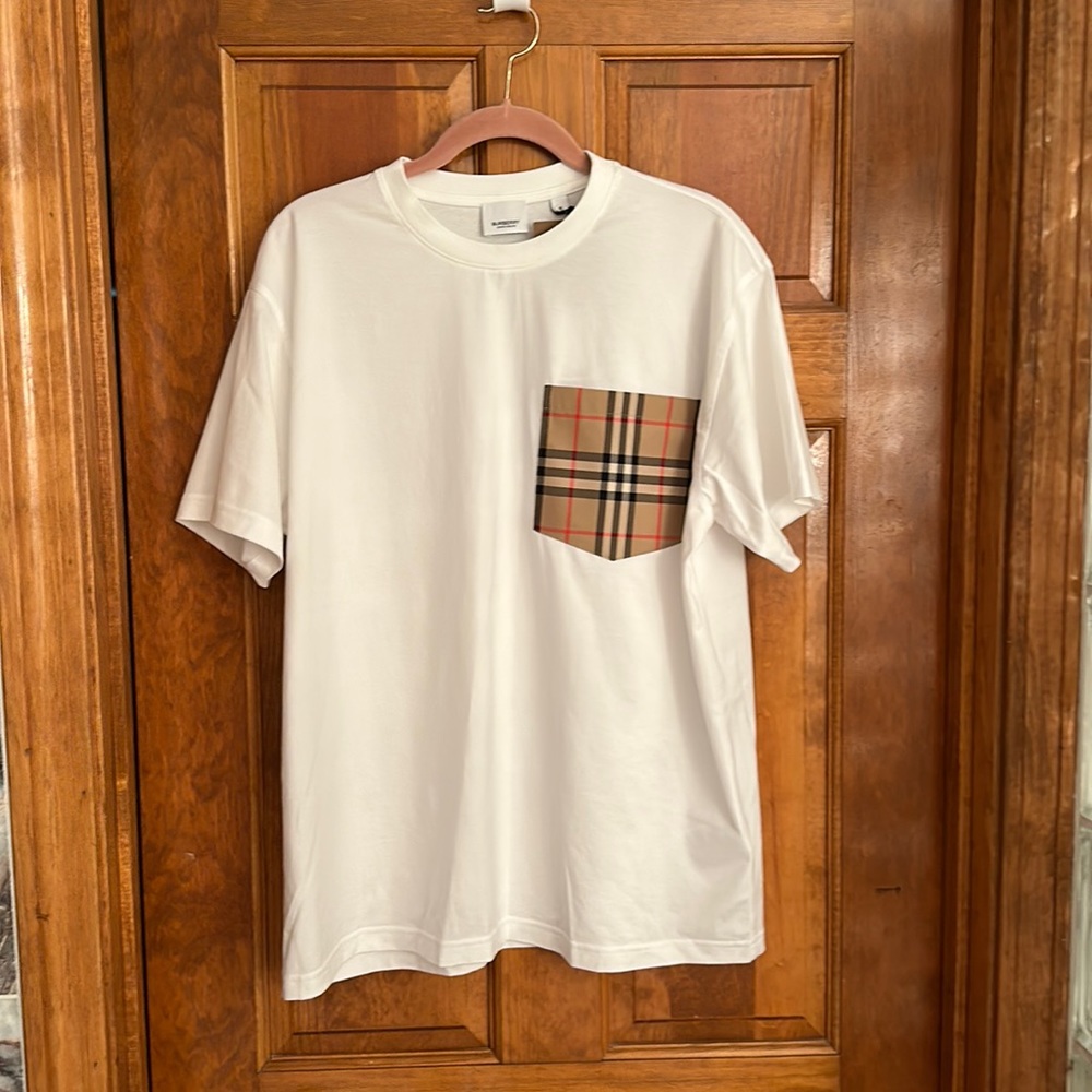 Brand new Burberry tee shirt ❤️